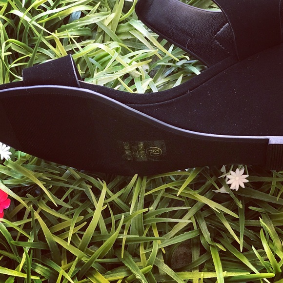 Soda ABILITY Black on Black Fx Suede Wedge Bootie - Picture 5 of 8